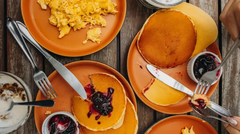 Incorporar esses alimentos proteicos ao seu café da manhã é uma maneira eficaz de controlar a fome e começar o dia com energia.