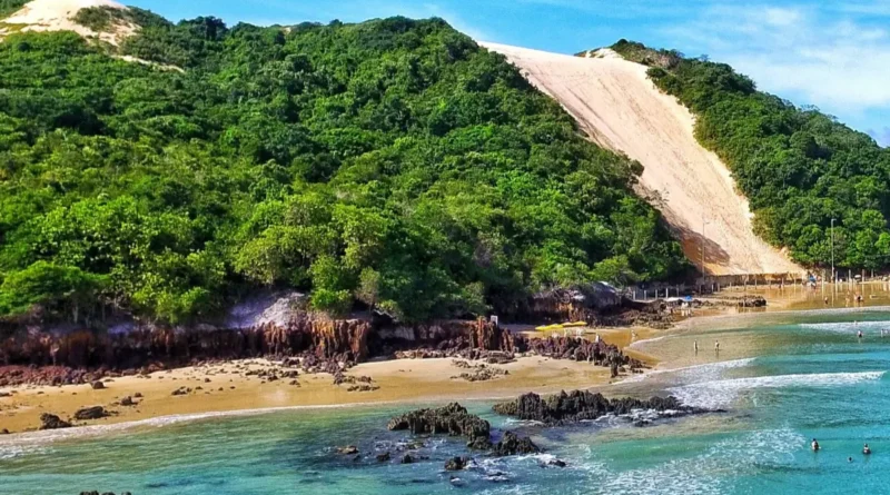 Natal, Rio Grande do Norte, é um destino que encanta por sua beleza natural e clima tropical. Conhecida como a "Cidade do Sol"